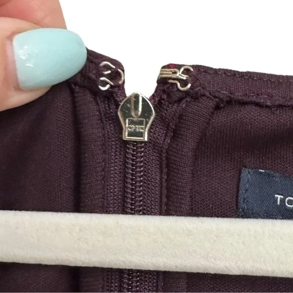 NEW Tommy Hilfiger floral dress with v neck front, tie waist and flowy. - Picture 3 of 7